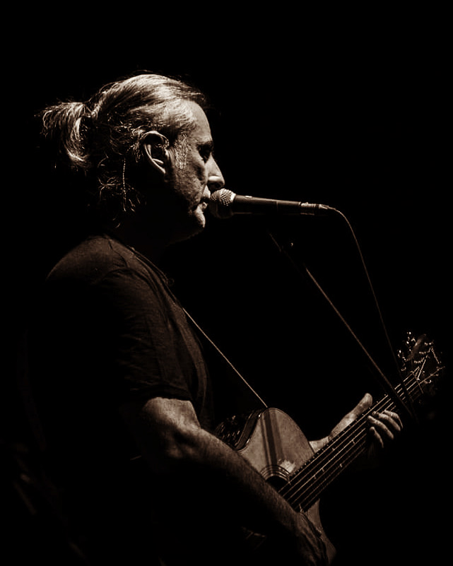 O Φίλιππος Πλιάτσικας στη μουσική σκηνή Σφίγγα 