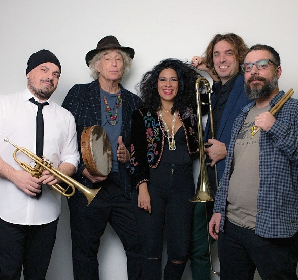 Οι Gumbo Ya Ya παρέα με τη Sugahspank στο Half Note