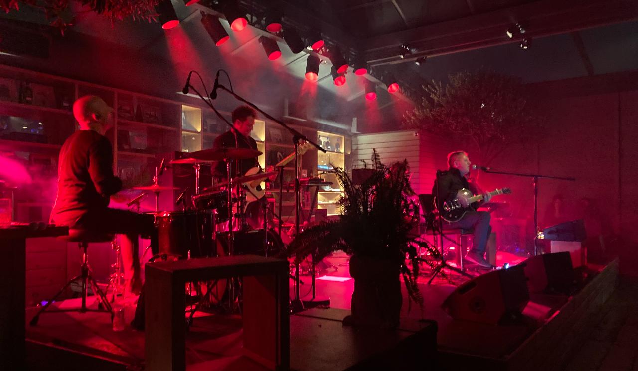 Hotel Alaska, το όνομα της νέας μπάντας του Παύλου Παυλίδη