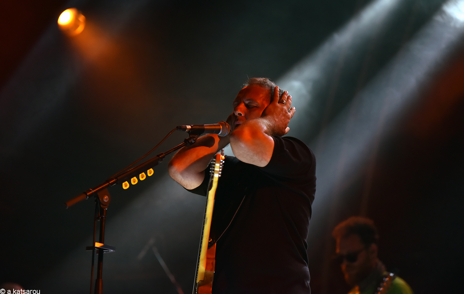 Να δώσω για μια τελευταία φορά το ρυθμό, στον τρελό σου χορό στη λευκή καταιγίδα