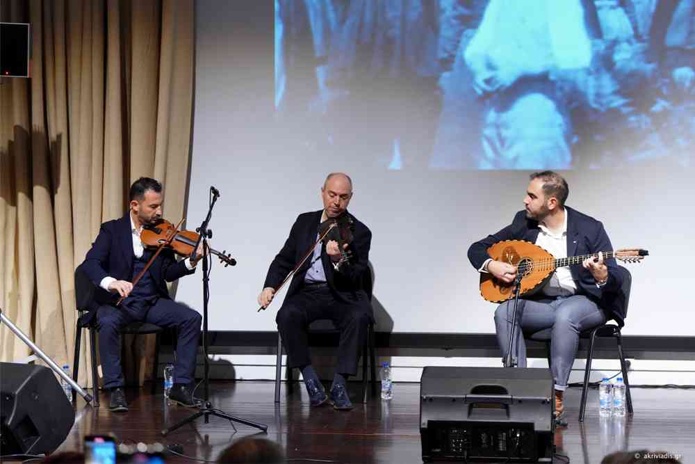 Η ηπειρώτικη μουσική έκλεψε την παράσταση με πρωταγωνιστή το βιολί