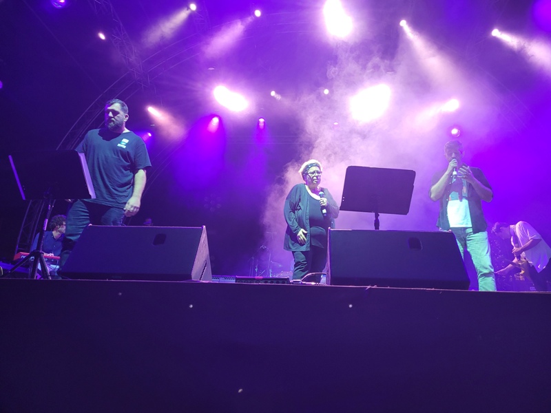 Στο σύγχρονο κόσμο του Μάνου Λοΐζου