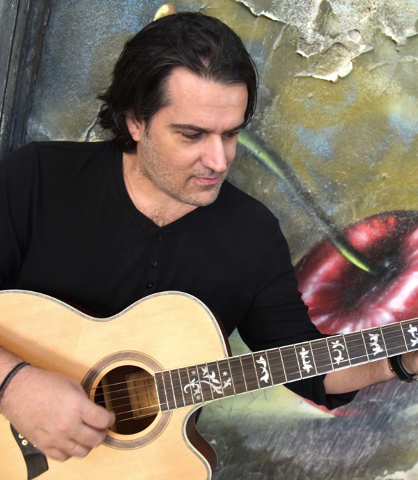 Ο Γιώργος Πλατής και η Βασιλική Κάφκα στο Μουσικό Κουτί