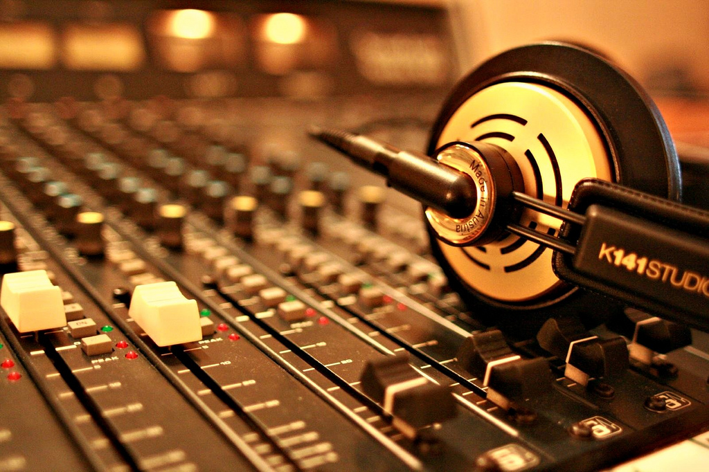 Υπεγράφη η νέα ΣΣΕ για τους τεχνικούς των ραδιοσταθμών