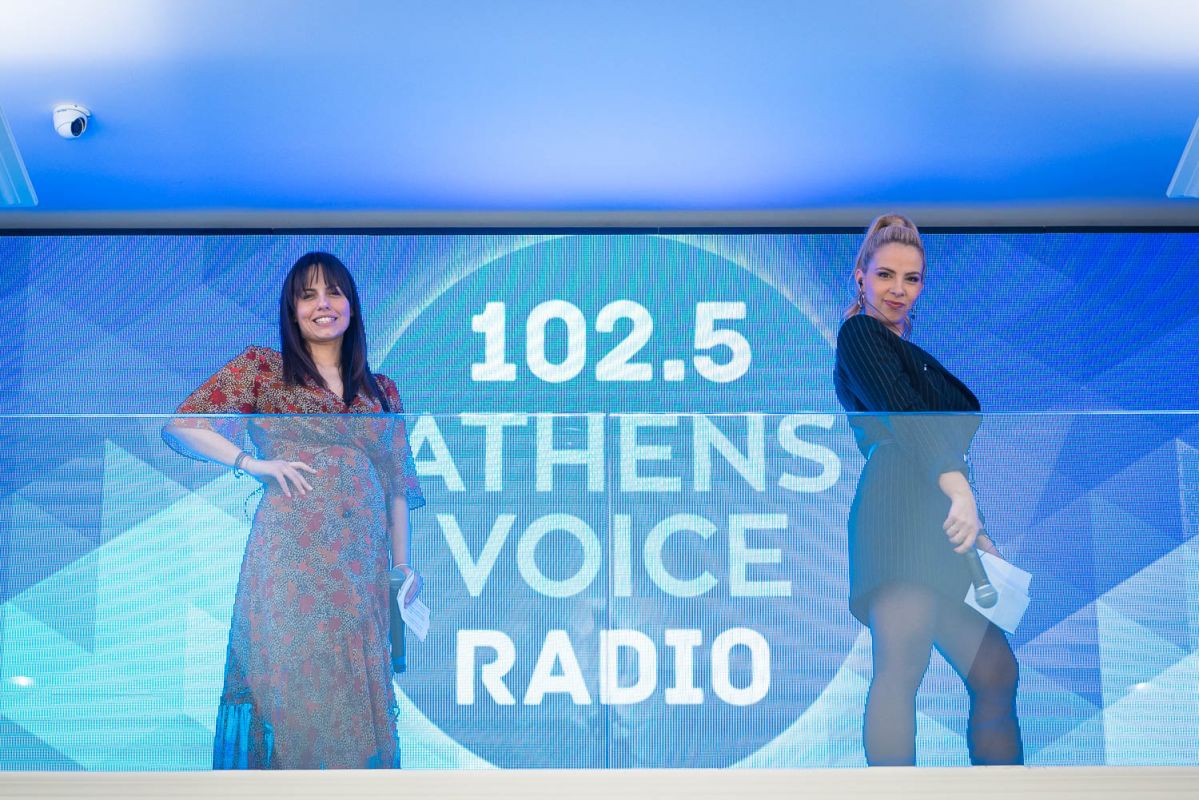 Χαμηλές πτήσεις για τον Athens Voice 102.5