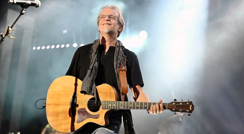 Ο Μίλτος Πασχαλίδης στην Κεντρική Σκηνή του Σταυρού του Νότου