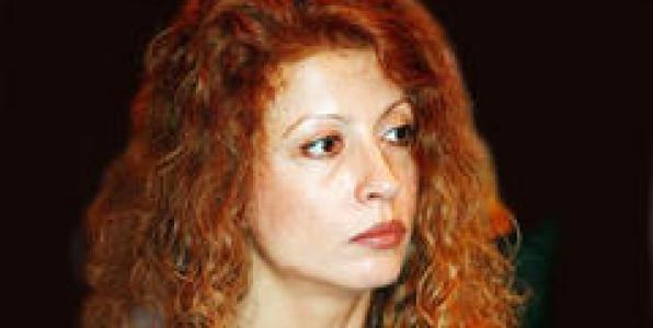 ΙΦΙΓΕΝΕΙΑ ΓΙΑΝΝΟΠΟΥΛΟΥ: «ΜΕ ΜΙΑ ΑΓΚΑΛΙΑ ΤΡΑΓΟΥΔΙΑ»