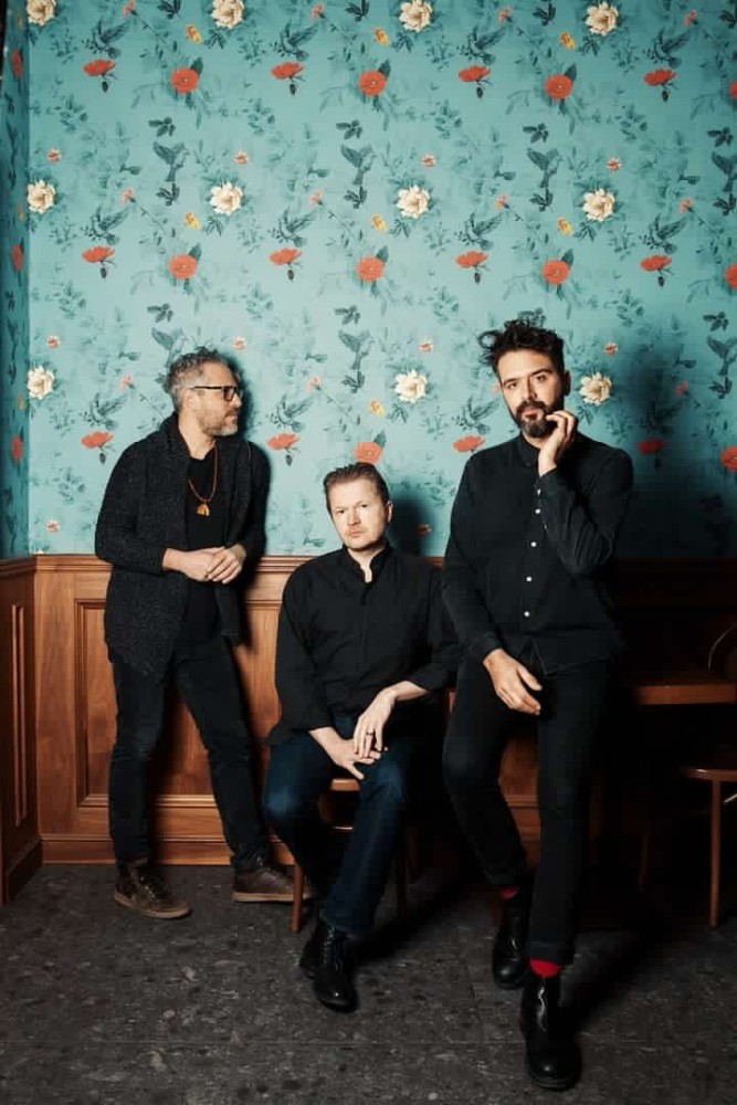 Ο Πέτρος Κλαμπάνης επιστρέφει στη σκηνή του Half Note