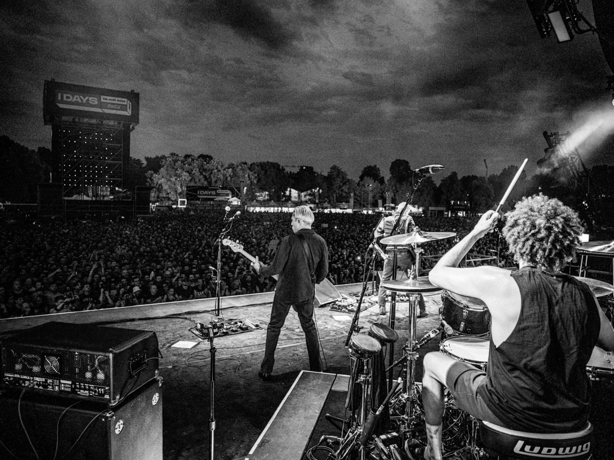 Δεν θα γίνει η συναυλία των Queens Of The Stone Age