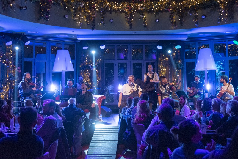  Ο Σταμάτης Κραουνάκης επιστρέφει στο χειμωνιάτικο Άλσος