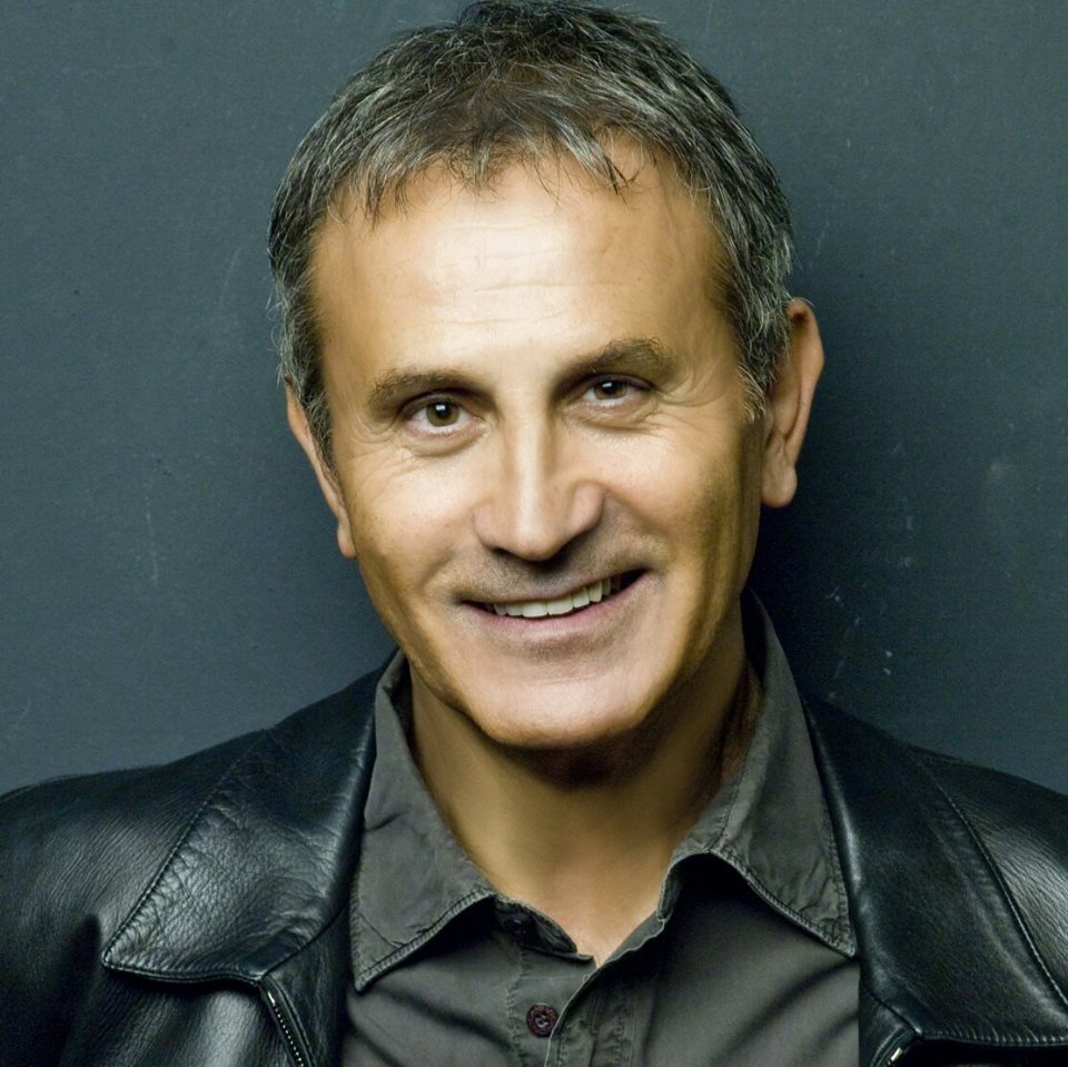 Γιώργος Νταλάρας, ένας τζέντλεμαν του ελληνικού τραγουδιού