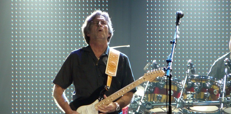 Eric Clapton: Οικονομική βοήθεια σε συγκρότημα αντιεμβολιαστών