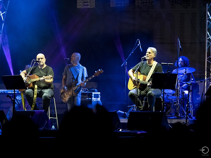 Στο Lou Lou Is Present μεταφέρεται η συναυλία των Πυξ Λαξ