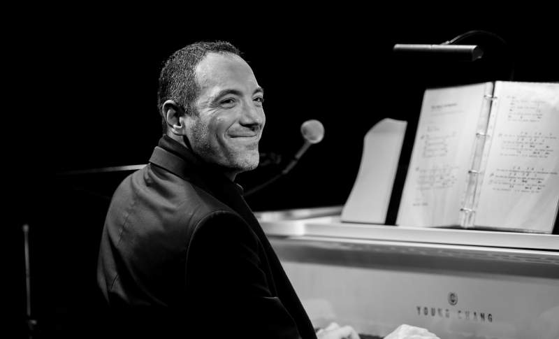 Ο Βασίλης Αντωνάς κυκλόφησε την πρώτη του δισκογραφική δουλειά