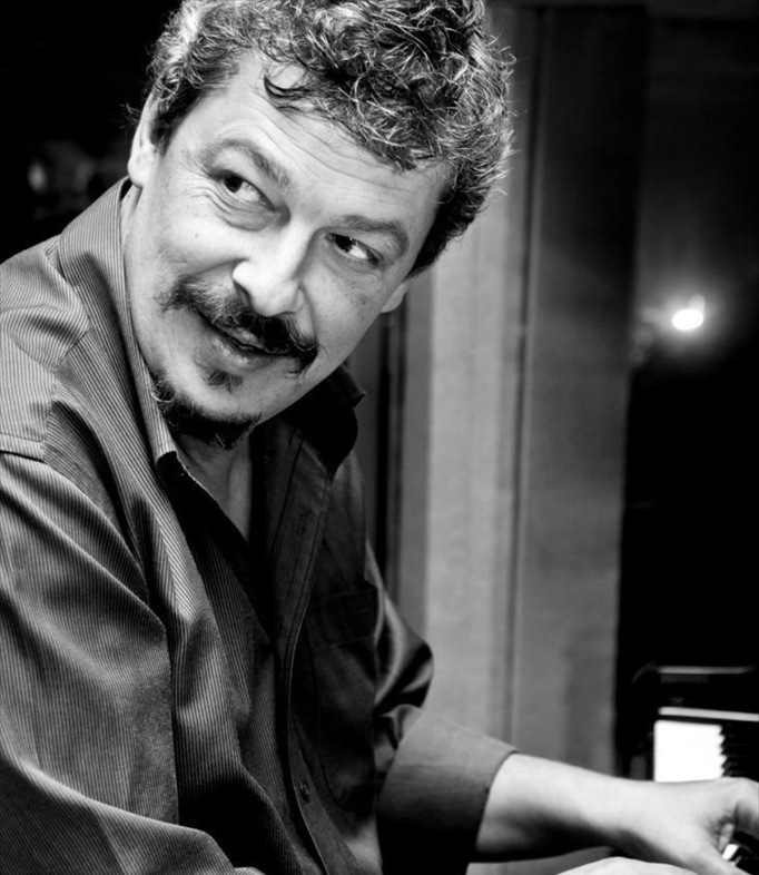 Ο Δημήτρης Καλαντζής στο Half Note