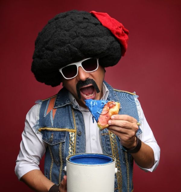 Τσολιάς εν δε Τσόλια Μπαντ στο Σταυρό του Νότου Plus