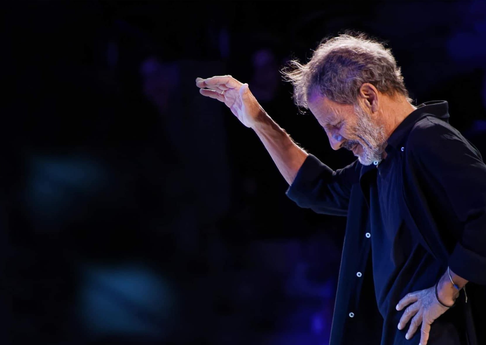 Ο Σταύρος Ξαρχάκος στο Θέατρο Άλσος