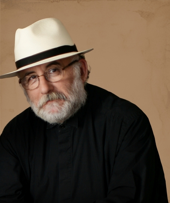 Μουσικές και τραγούδια του Θάνου Μικρούτσικου από το θέατρο στο Μέγαρο Μουσικής