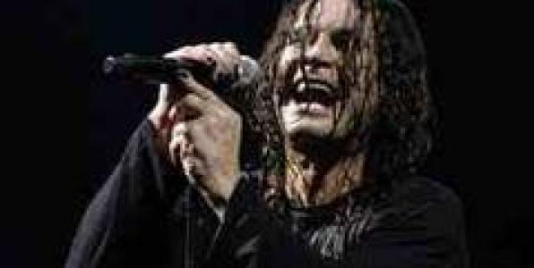 ΕΝΑΣ ΓΝΗΣΙΟΣ ΕΝΤΕRTAINER (O OZZY) ΣΤΗ ΜΑΛΑΚΑΣΑ