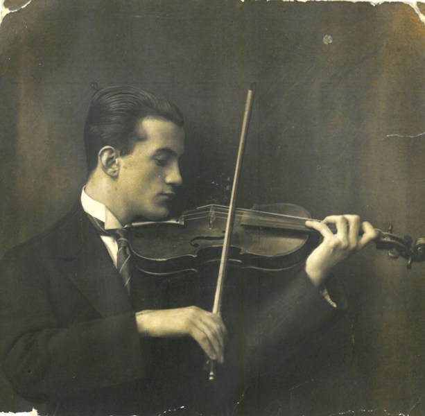 Ο Νοέμβριος στο Μέγαρο Μουσικής ανήκει στον Νίκο Σκαλκώτα