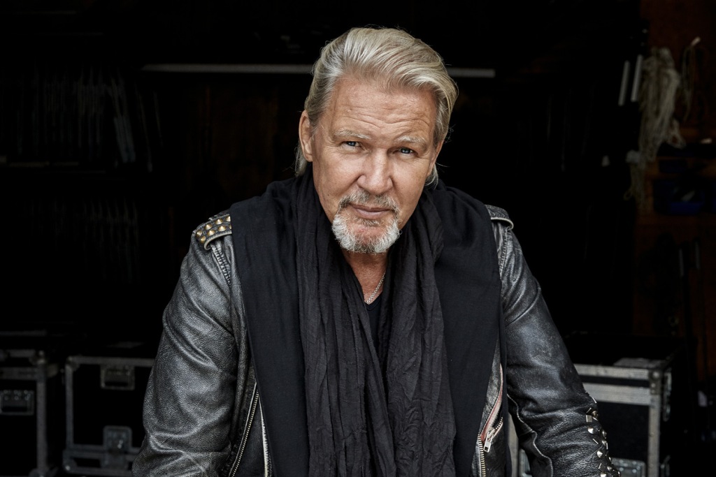 Ο Johnny Logan στο θέατρο Παλλάς