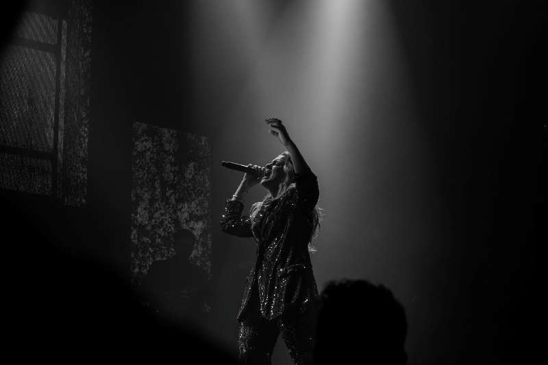 Δείτε φωτογραφίες από την εντυπωσιακή πρεμιέρα της Νατάσσας Μποφίλιου στο Vox