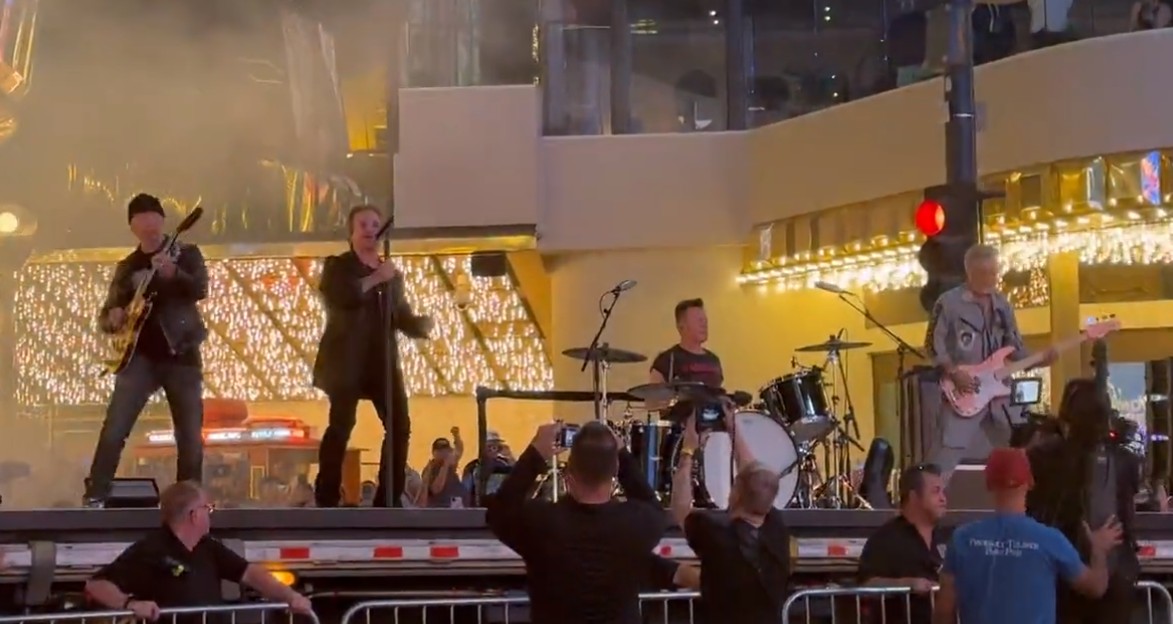 Οι U2 γυρίζουν το βίντεο για το νέο single "Atomic City" στο κέντρο του Λας Βέγκας