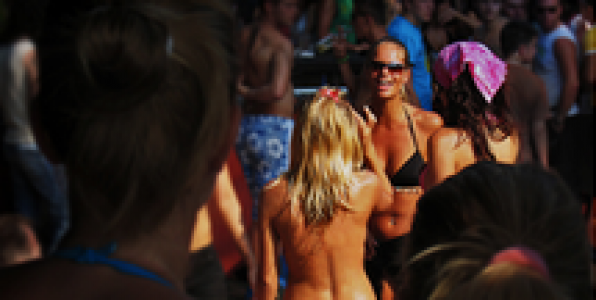 ENA BEACH PARTY ΑΛΛΙΩΤΙΚΟ ΑΠ'ΤΑ ΑΛΛΑ