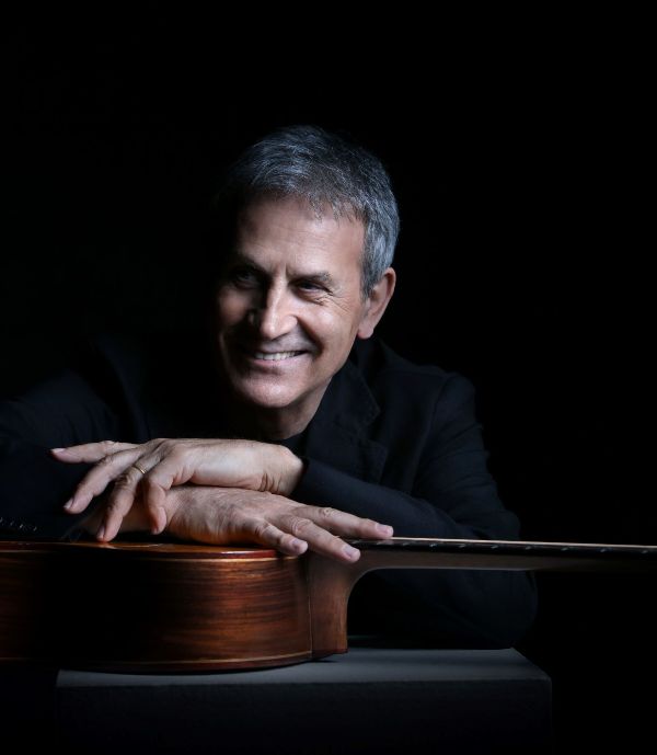 Ο Γιώργος Νταλάρας στο Βεάκειο