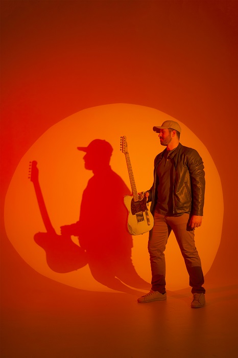 Ο Chris Zantioti παρουσιάζει το album του «Fighting the Average»