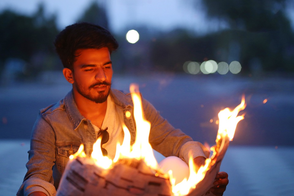 Νυχτερινή (ν)τροπολογία μόνο για τις εφημερίδες (και όχι για τα ΜΜΕ συνολικά)