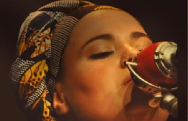 H Sadahzinia απαντά στον B.D.Foxmoor και λέει για το επετειακό live της στο Fuzz