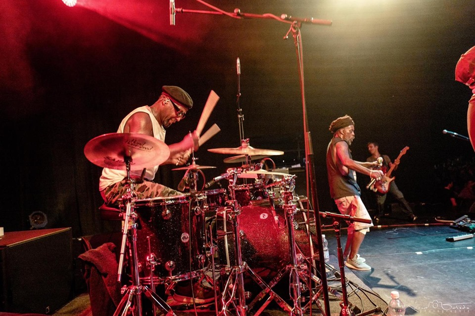 Burger με συνοδεία μουσικής