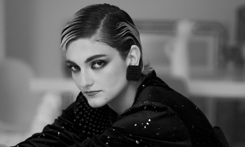 Η Demetria στο Six Dogs 