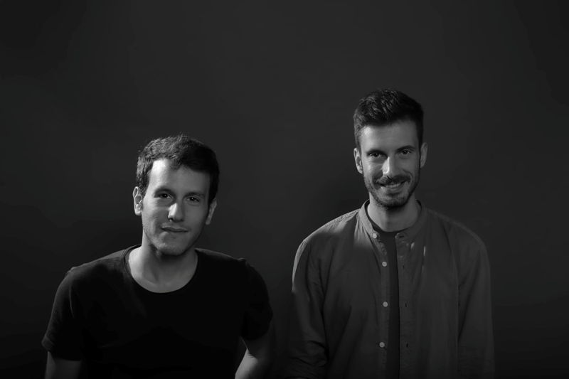  Ο Απόστολος Κίτσος και ο Μιχάλης με τον Παντελή Καλογεράκη στο Πειραιώς 131