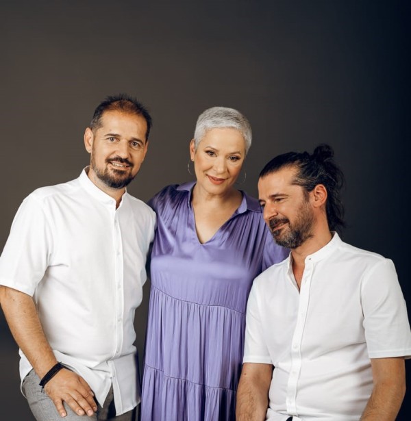 Η Μελίνα Κανά παρέα με τον Γιώργο και Νίκο Στρατάκη στην Τεχνόπολη