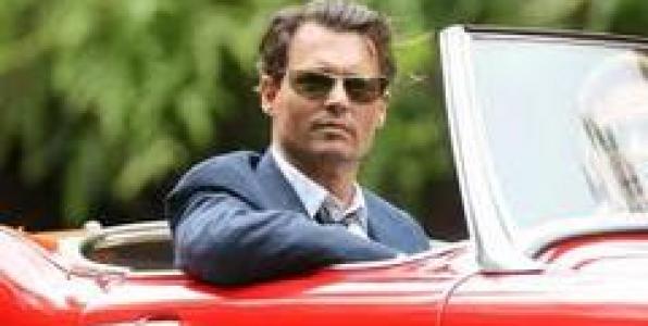 ΜΕ ΡΟΥΜΙ ΑΓΚΑΛΙΑ ΚΑΙ ΓΥΜΝΕΣ ΒΟΥΤΙΕΣ