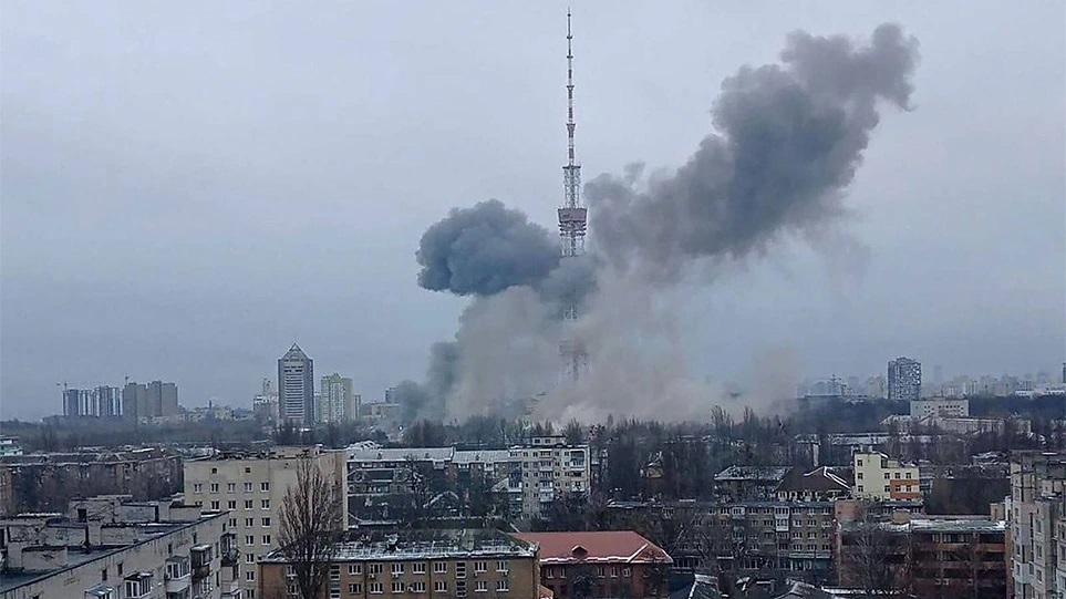 Χτυπήθηκε ο πύργος τηλεπικοινωνιών του Κιέβου