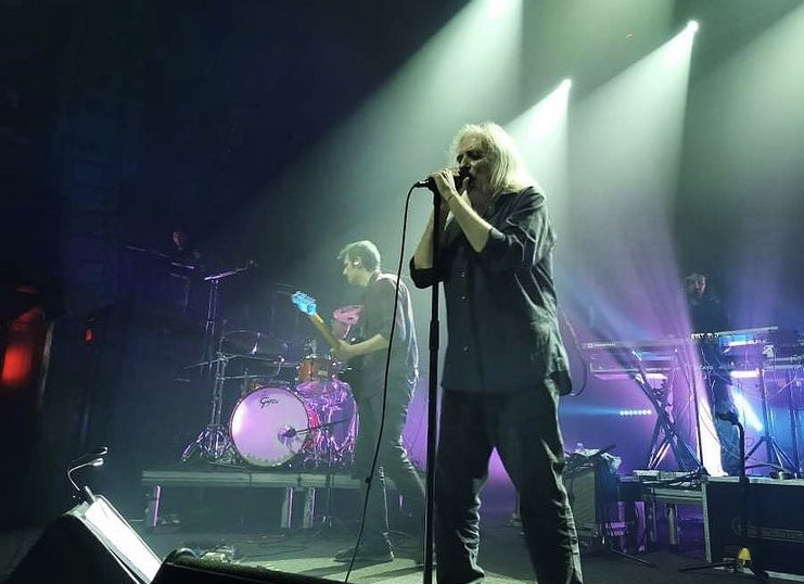 Εχουμε ανάγκη τον Γιάννη Αγγελάκα