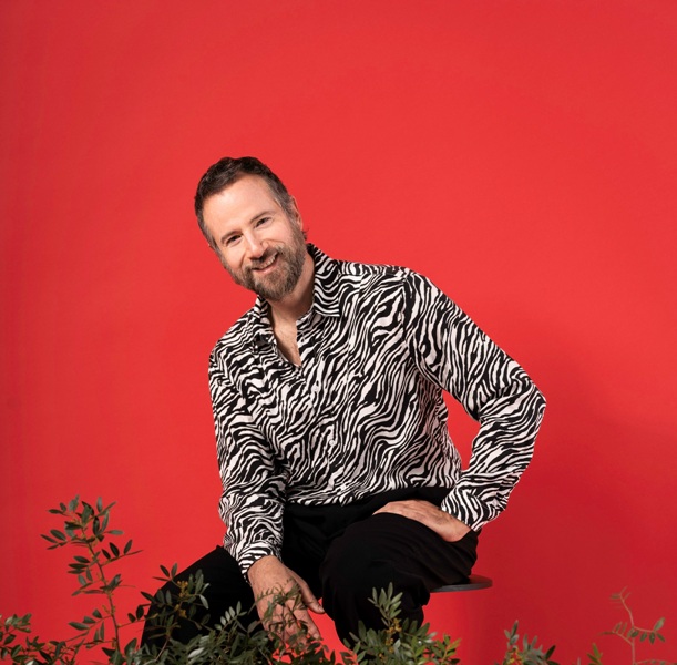 Ο Κωστής Μαραβέγιας στον Κήπο του Μεγάρου 