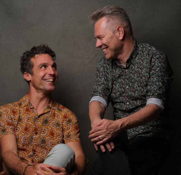 Ο Αλέξανδρος Αργύρης και ο Γιώργος Μπίλιος στo Caja de musica