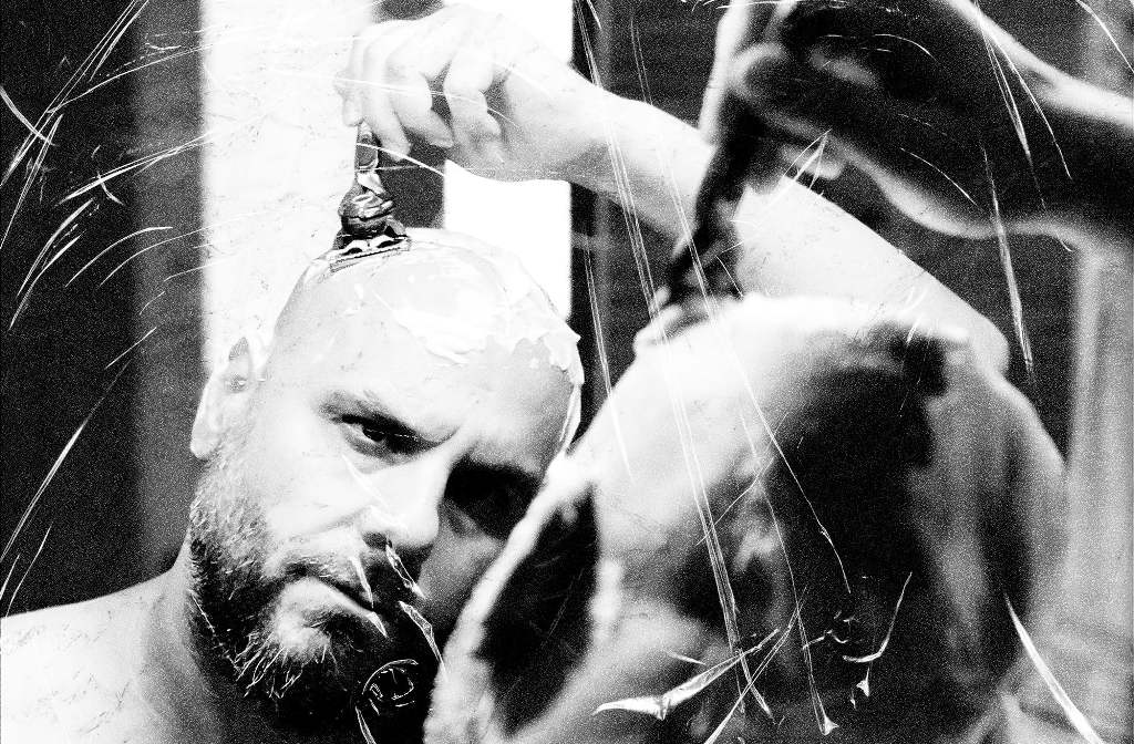 Johnny Boy: «Θέλω το κοινό να θυμάται την ενέργεια που του δίνω μέσα από την φωνή μου»