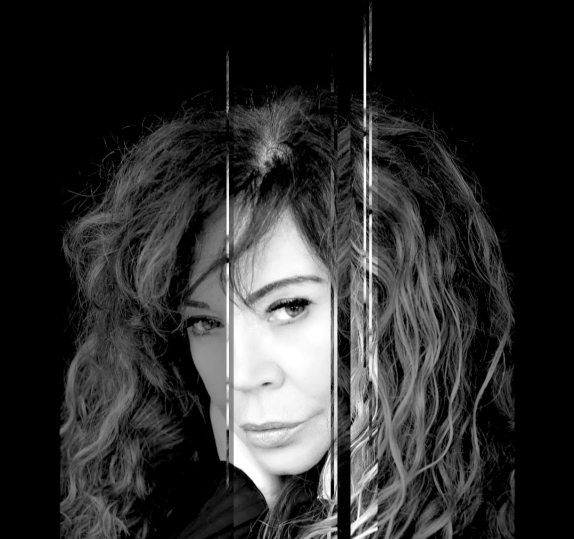 Η Ελένη Δήμου τραγουδά Γιάννη Σπανό στη μουσική σκηνή Σφίγγα