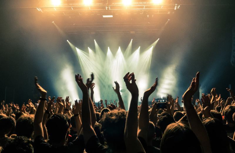 Bild: Οι θεατές που θα έχουν εμβολιαστεί θα έχουν προτεραιότητα σε εκδηλώσεις