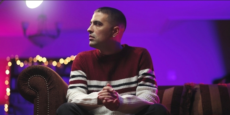 Ο Μάριος Λαζ Ιωαννίδης συστήνεται στους αναγνώστες του loaded.gr