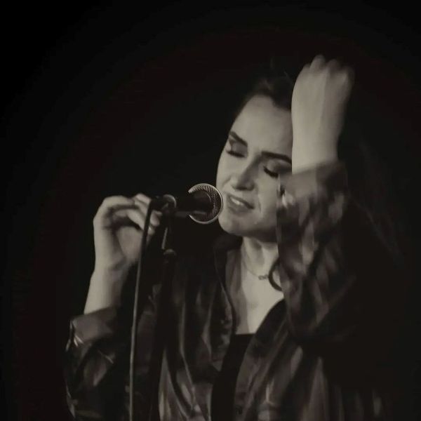 Η Σοφία Ανδριανού τραγουδά «Αναζητώντας την σοφία του κόσμου»