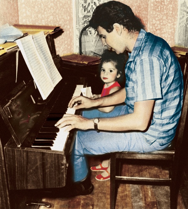 Αναμνήσεις ενός κοριτσιού με τραγούδια του Μίκη Θεοδωράκη