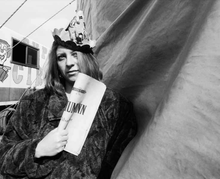 Η Λένα Πλάτωνος στον κήπο του Μεγάρου 