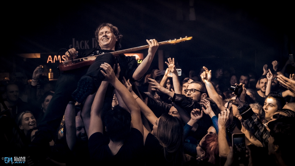 Η γιορτή για τον Παύλο Σιδηρόπουλο και τα Μωρά στη Φωτιά στο θέατρο Βράχων