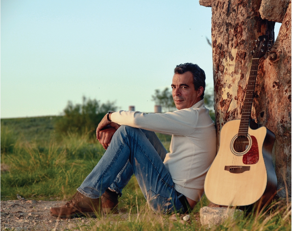 «Σύννεφa Δαντελωτά»: Το νέο single του Μιλτιάδη Κολιαδήμα